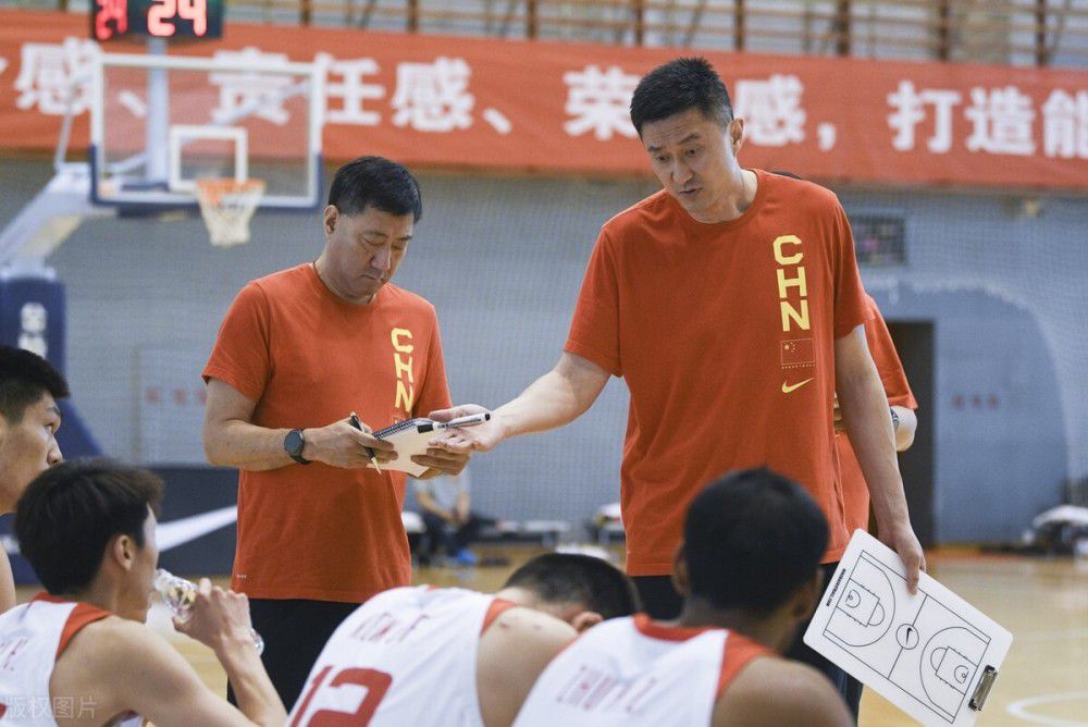 新版《霹雳娇娃》首度曝光幕后特辑，聚焦伊斯坦布尔拍摄的一场游艇戏，;小K克里斯汀;斯图尔特、;茉莉公主娜奥米;斯科特与新秀埃拉;巴林斯卡组队变身超杀特工，成为新一代;查理的天使，;X教授帕特里克;斯图尔特在视频中惊喜现身